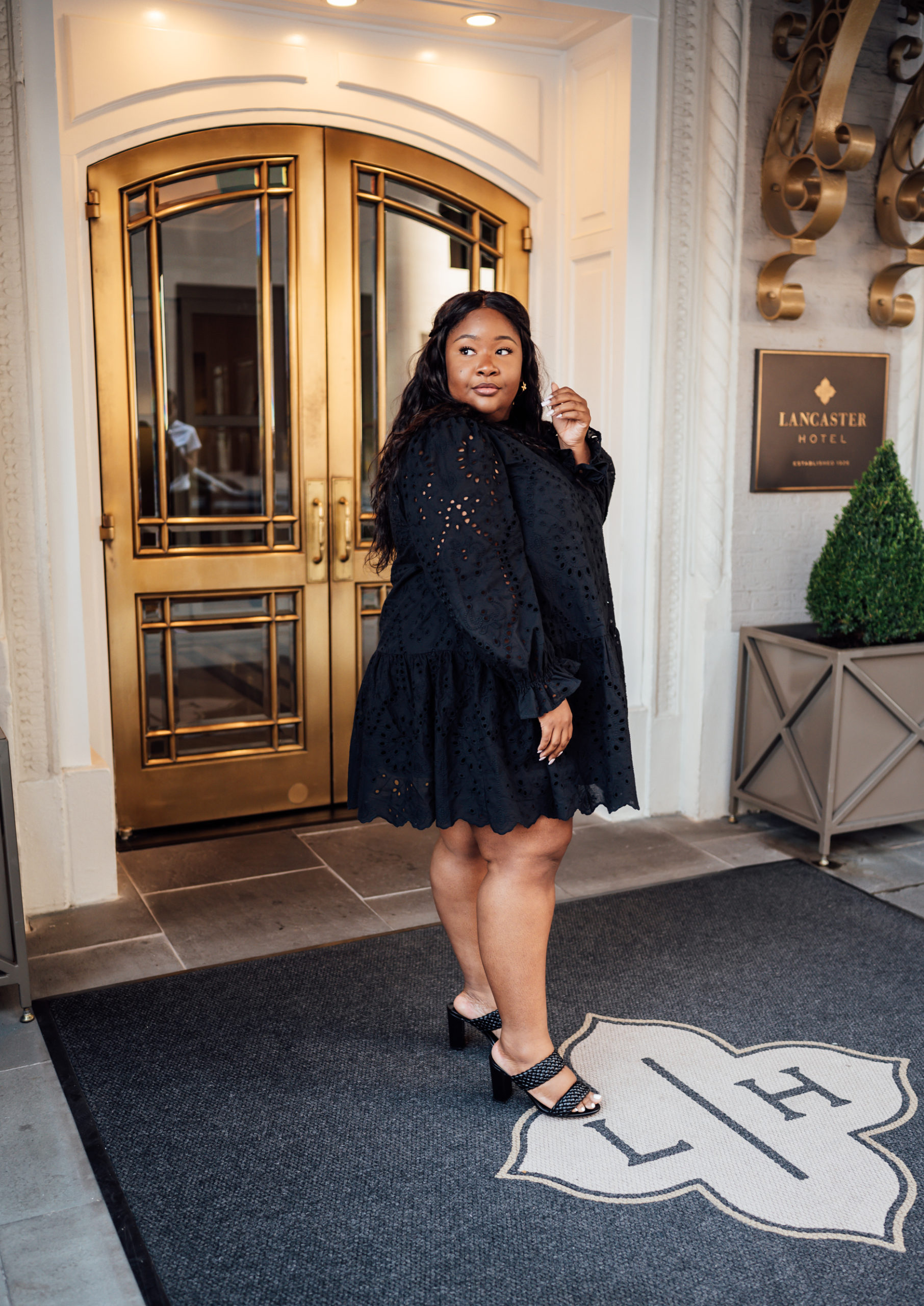 PLUS SIZE ALL BLACK DATE NIGHT OUTFIT IDEA, Gallery posted by  TraecChristine